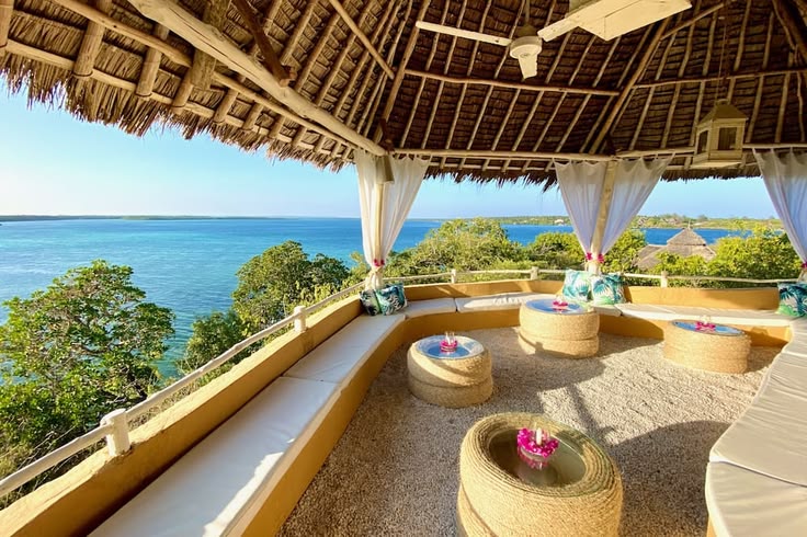 The Rock & Sea Bubble Ecolodge